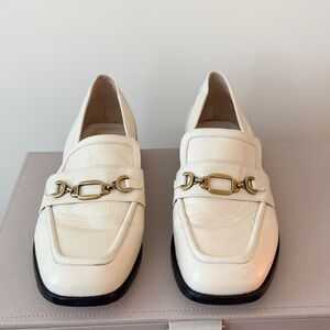 Larroude Elegant Cream Loafers with Gold Accent Size 8